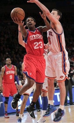 西媒：尤文、法兰克福以及斯图加特询价皇社中场苏契奇（西班牙媒体：尤文图斯、法兰克福与斯图加特已询问皇社中场苏契奇的报价）