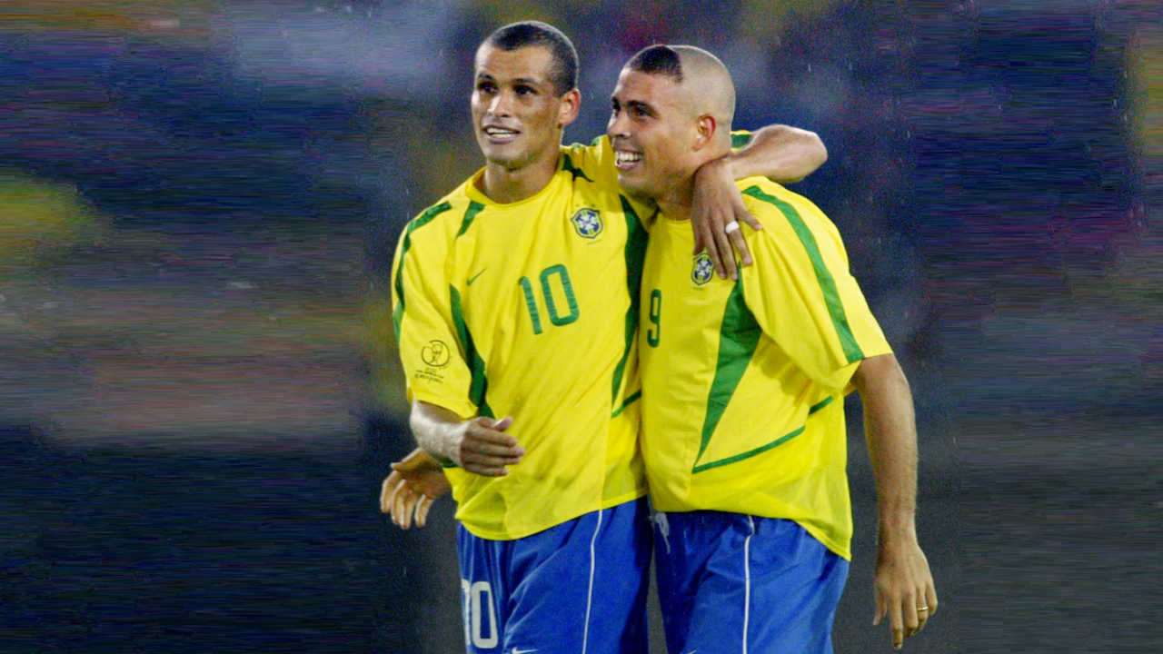 追逐总冠军的心始终没变！（逐梦总冠军的初心从未动摇！）