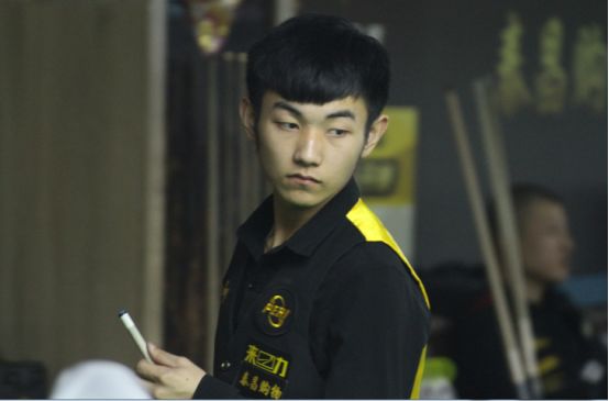 每阶段至少